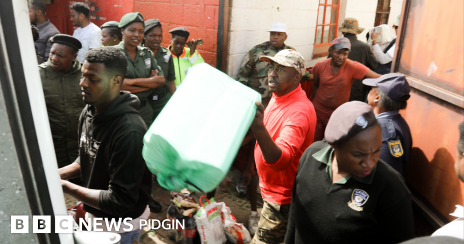 Anti-immigration protesters in South Africa: Ghanaian meets South African officials