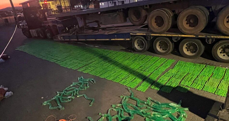 Authorities foil attempt to smuggle R1m explosives into SA