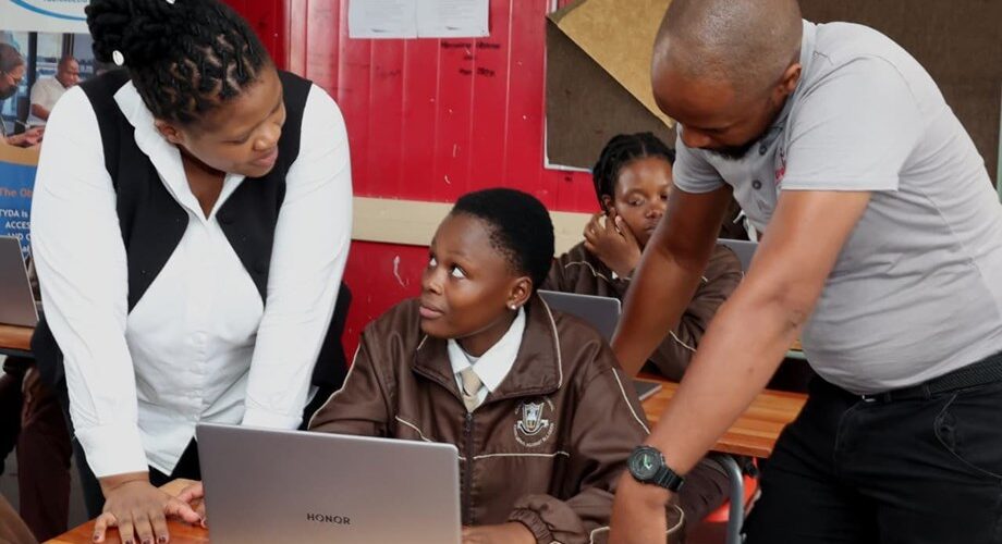 SA bridges the digital divide: Government and Hon donate laptops to Gauteng learners