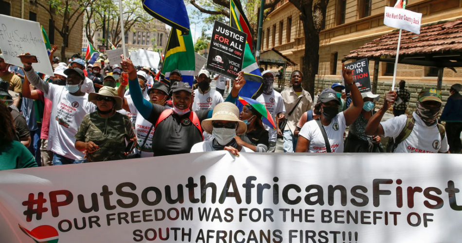 Nigerians choose to return home due to increasing attacks in South Africa » YNaija