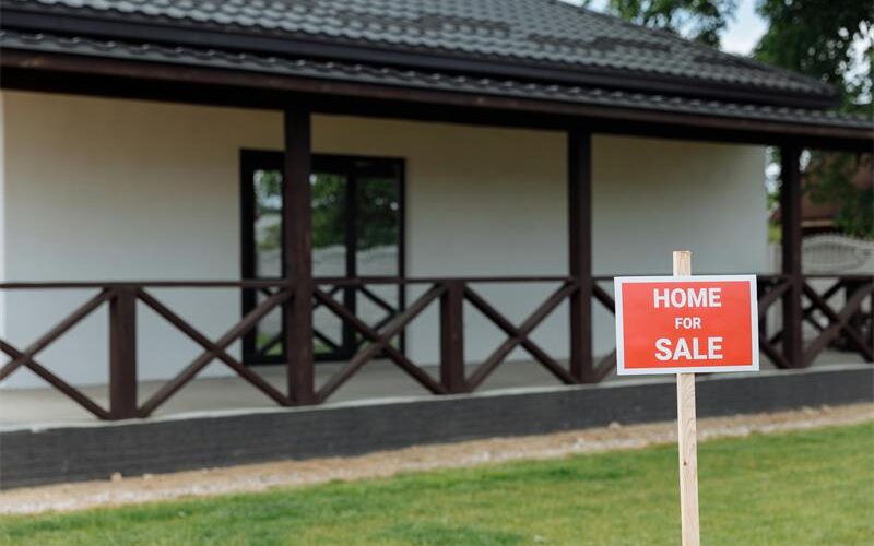 How interest rates affect buying and selling property in South Africa