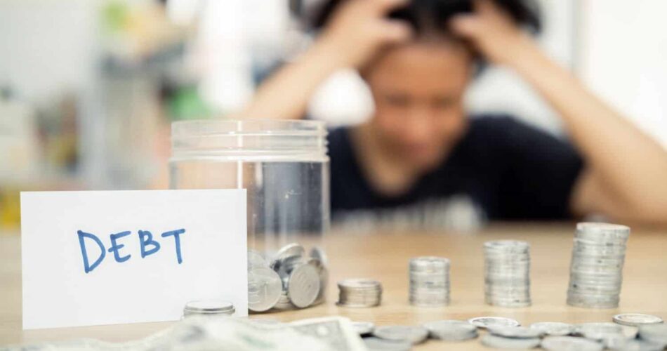 Outstanding debt rises to R2.7 trillion as South Africans open 875,000 loans in 3 months